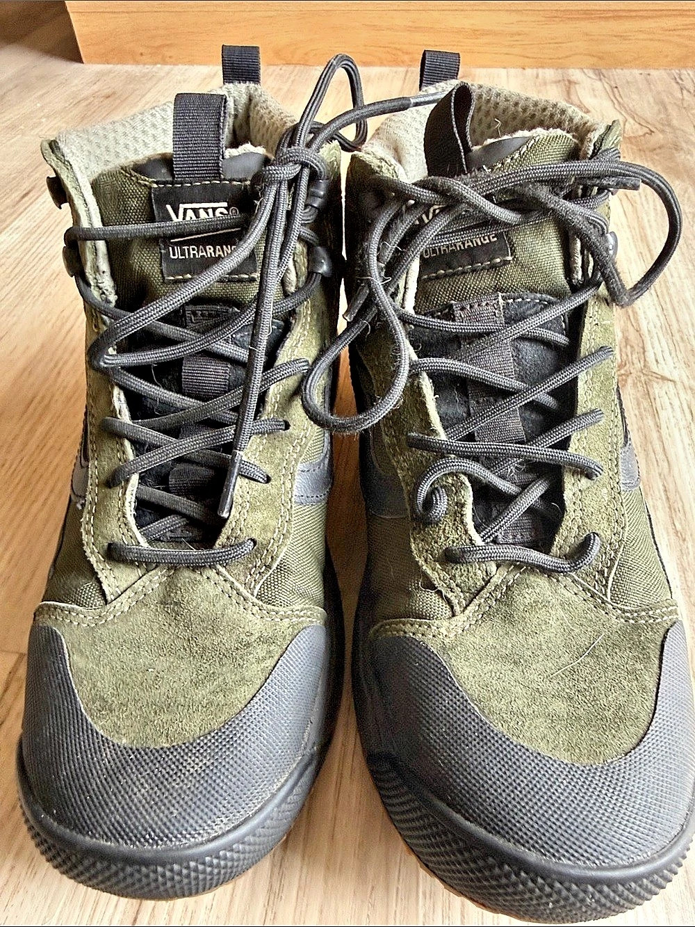 Vans UltraRange Hi DL MTE Boots Green & Black US 7.5 women’s size 9